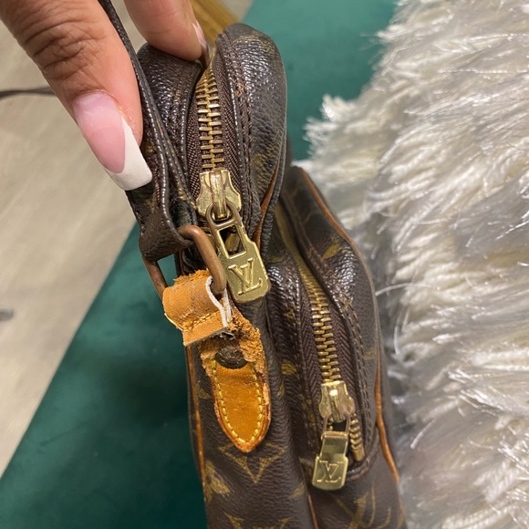 Measurements:

Length - 5.9 inches

Height - 8.3 inches

Depth - 3.5 inches - Picture 3 of 8